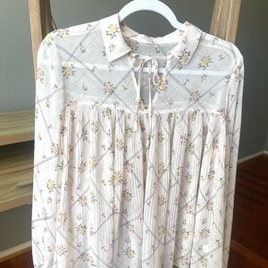 Romantic Lauren Conrad Cream Floral Blouse with Tie-Neck
Maternity